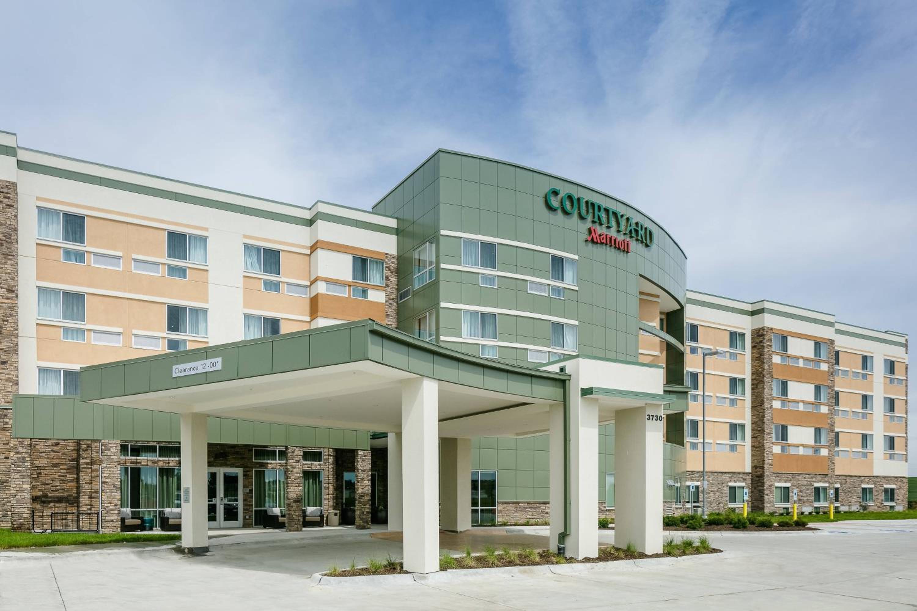 Courtyard by Marriott Omaha Bellevue at Beardmore Event Center - Property Image 3