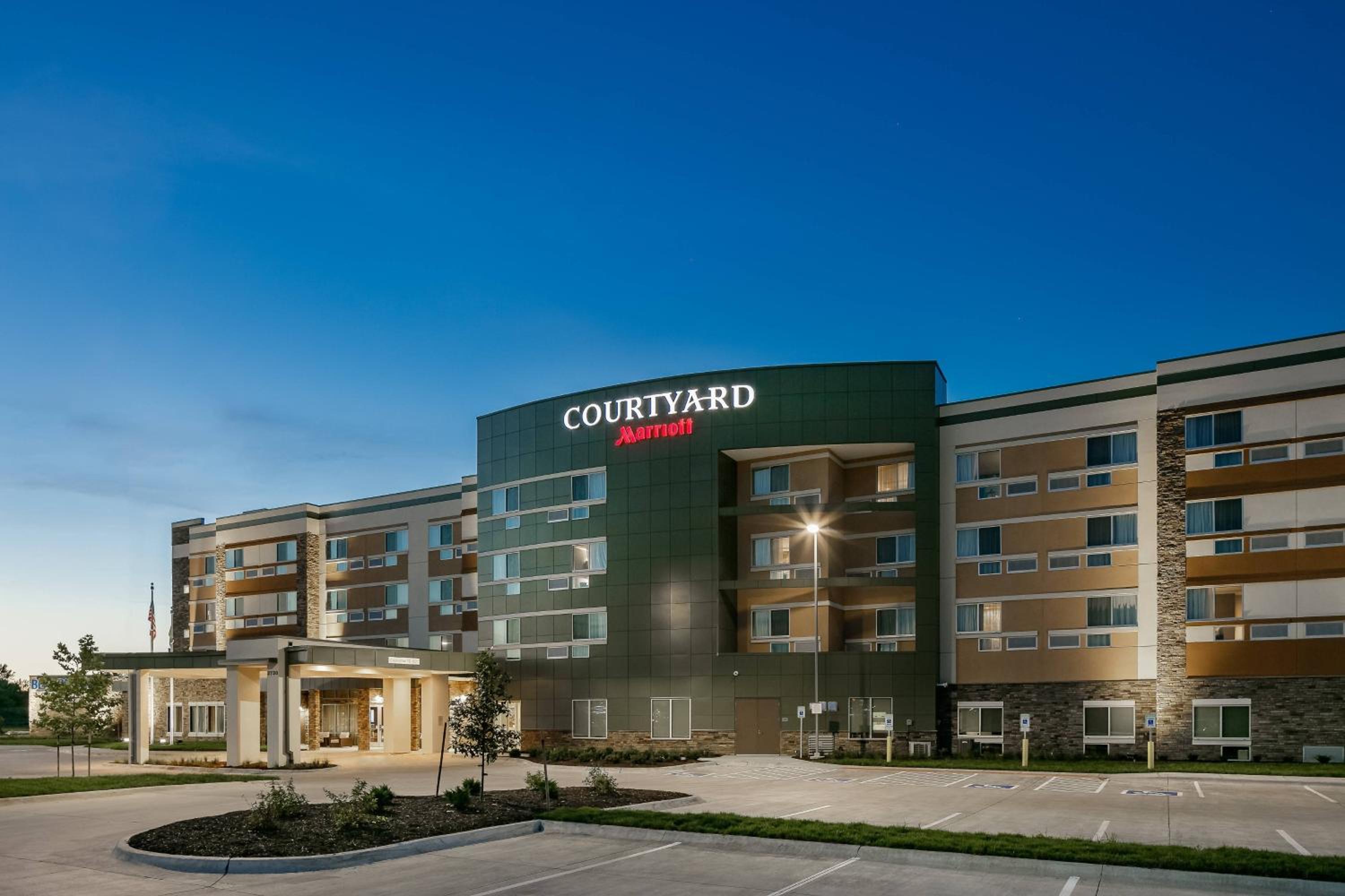 Courtyard by Marriott Omaha Bellevue at Beardmore Event Center - Property Image 2