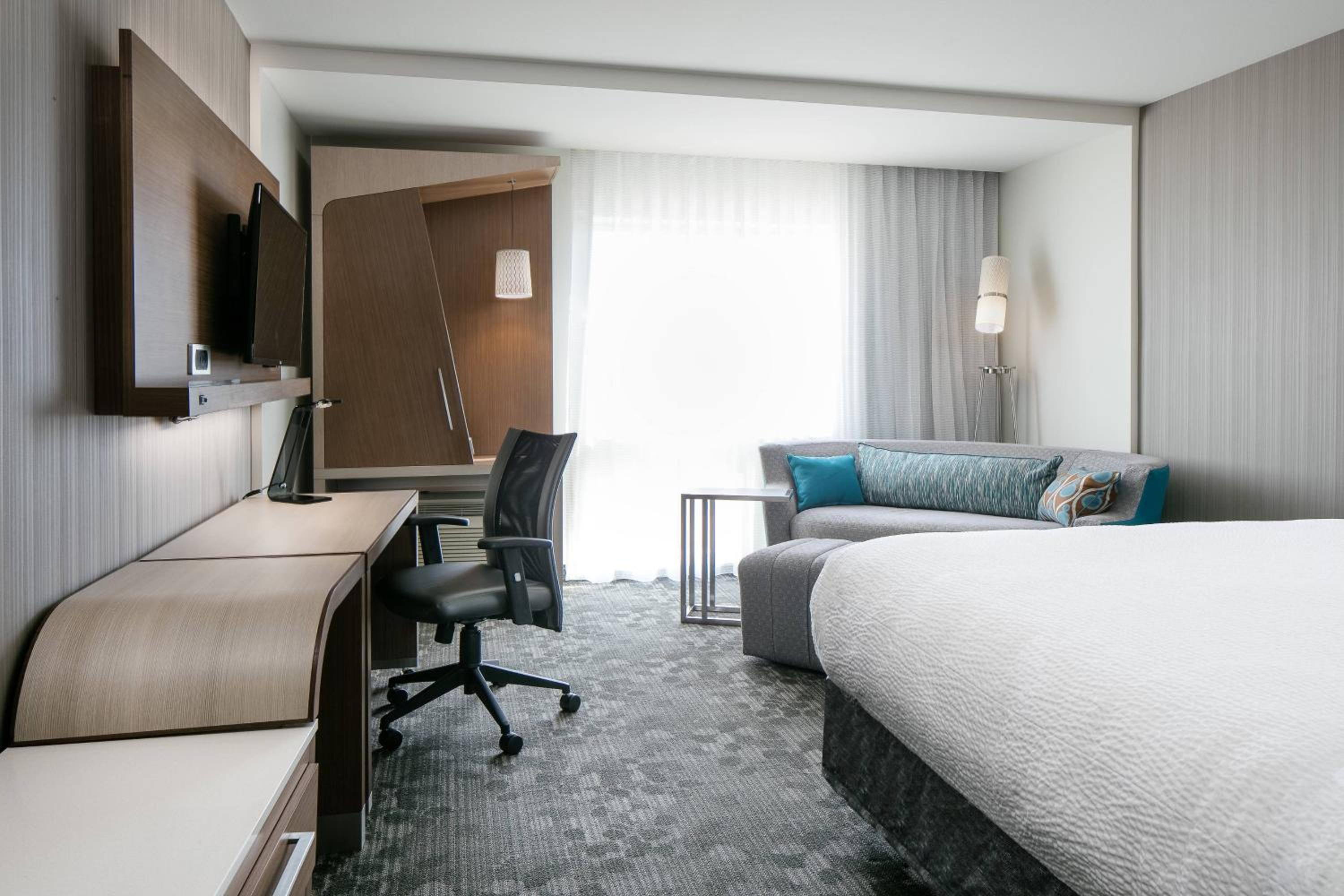 Courtyard by Marriott Omaha Bellevue at Beardmore Event Center - Property Image 33