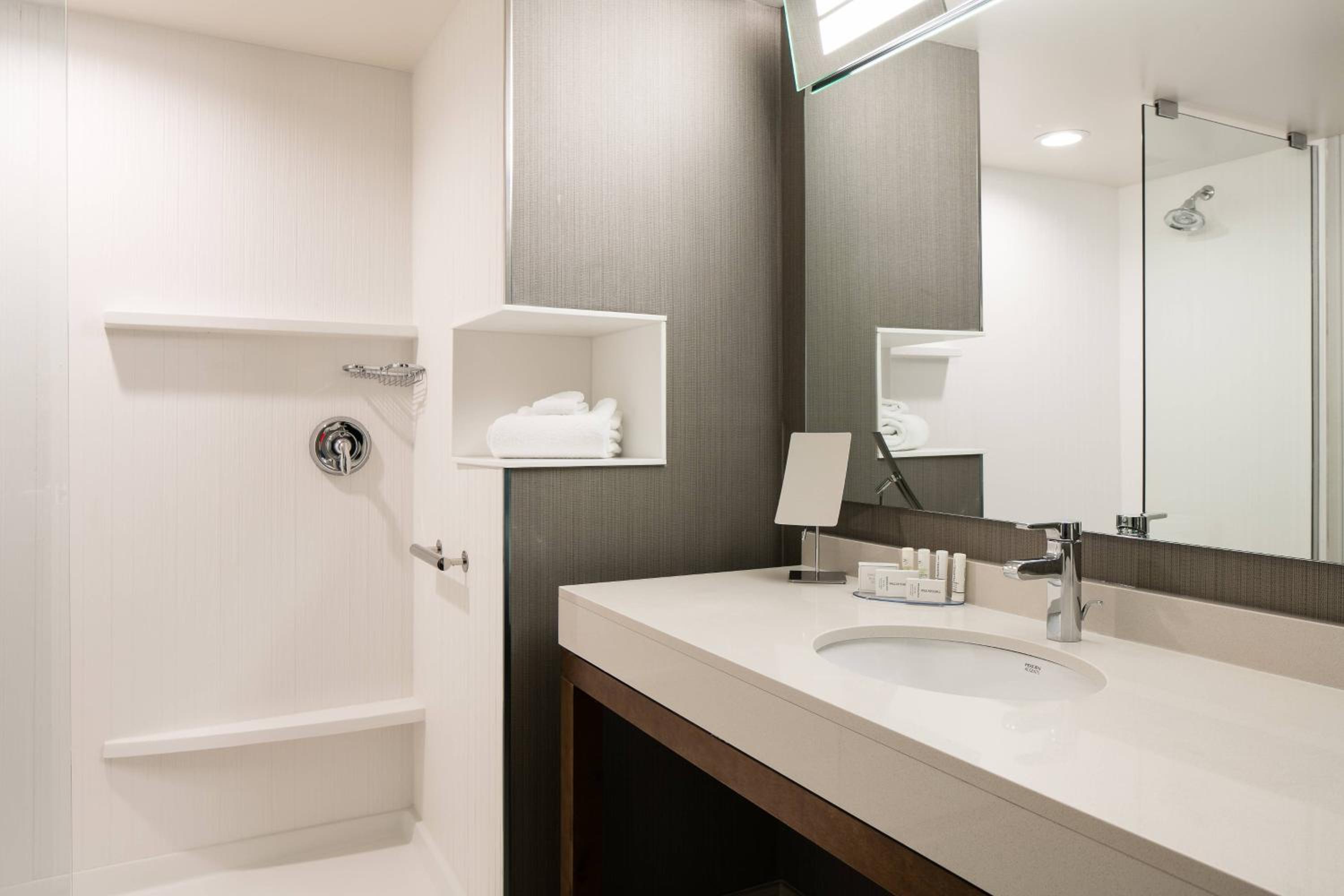 Courtyard by Marriott Omaha Bellevue at Beardmore Event Center - Property Image 36