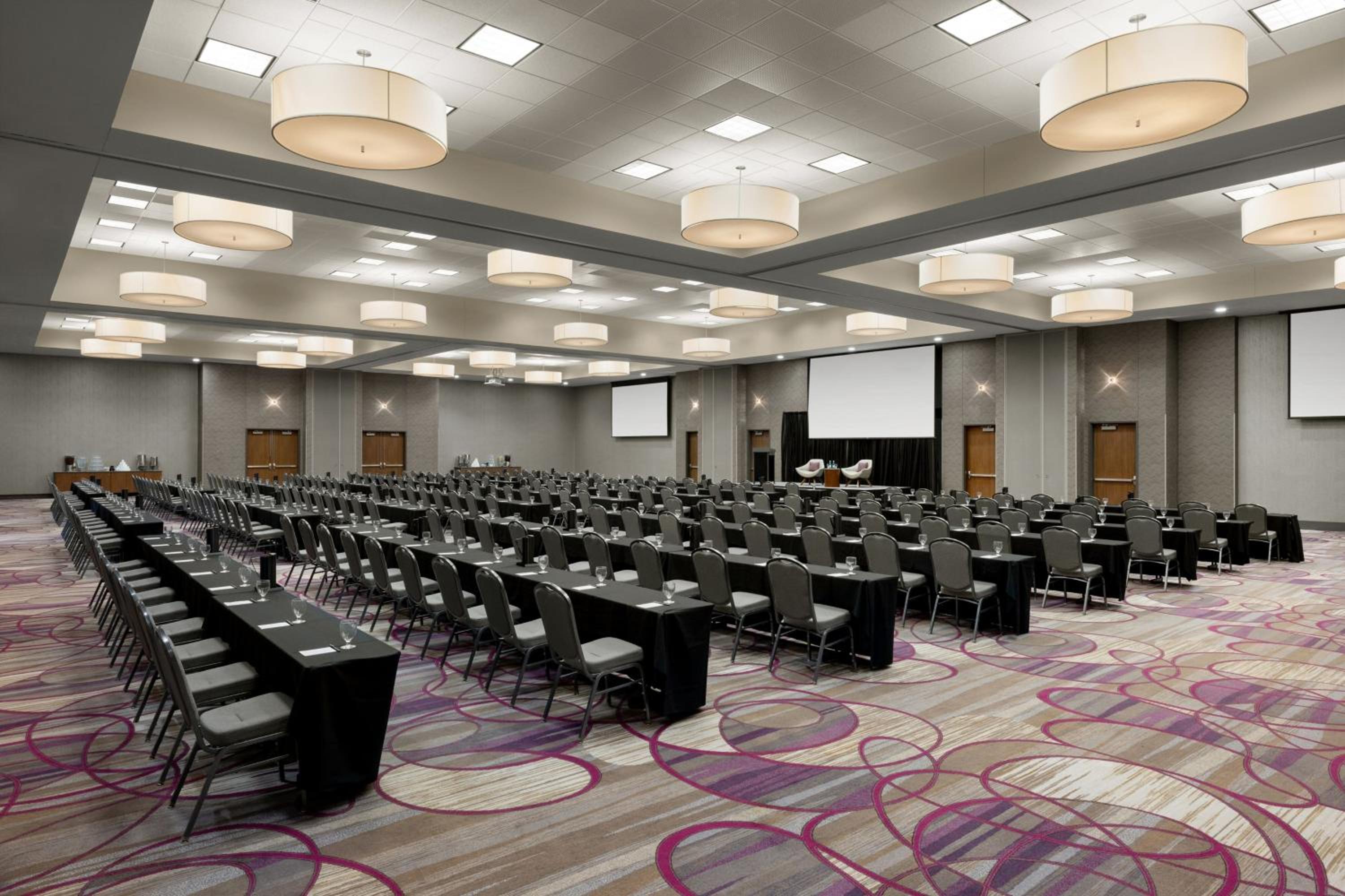 Courtyard by Marriott Omaha Bellevue at Beardmore Event Center - Property Image 14