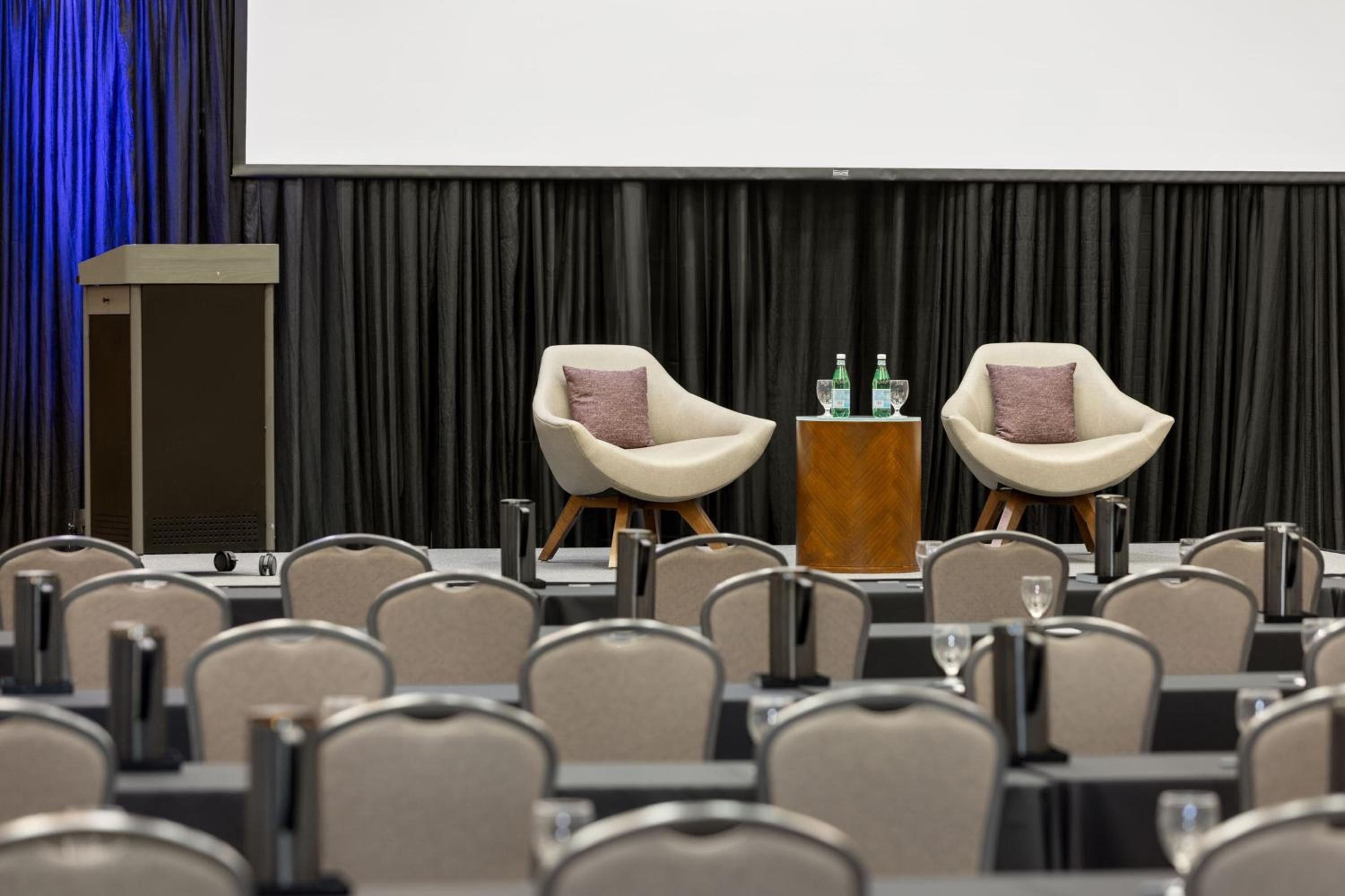 Courtyard by Marriott Omaha Bellevue at Beardmore Event Center - Property Image 1
