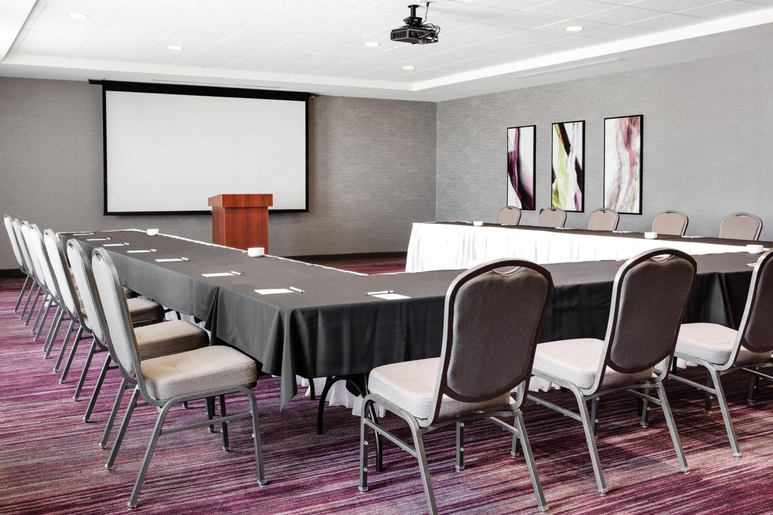 Courtyard by Marriott Omaha Bellevue at Beardmore Event Center - Property Image 16