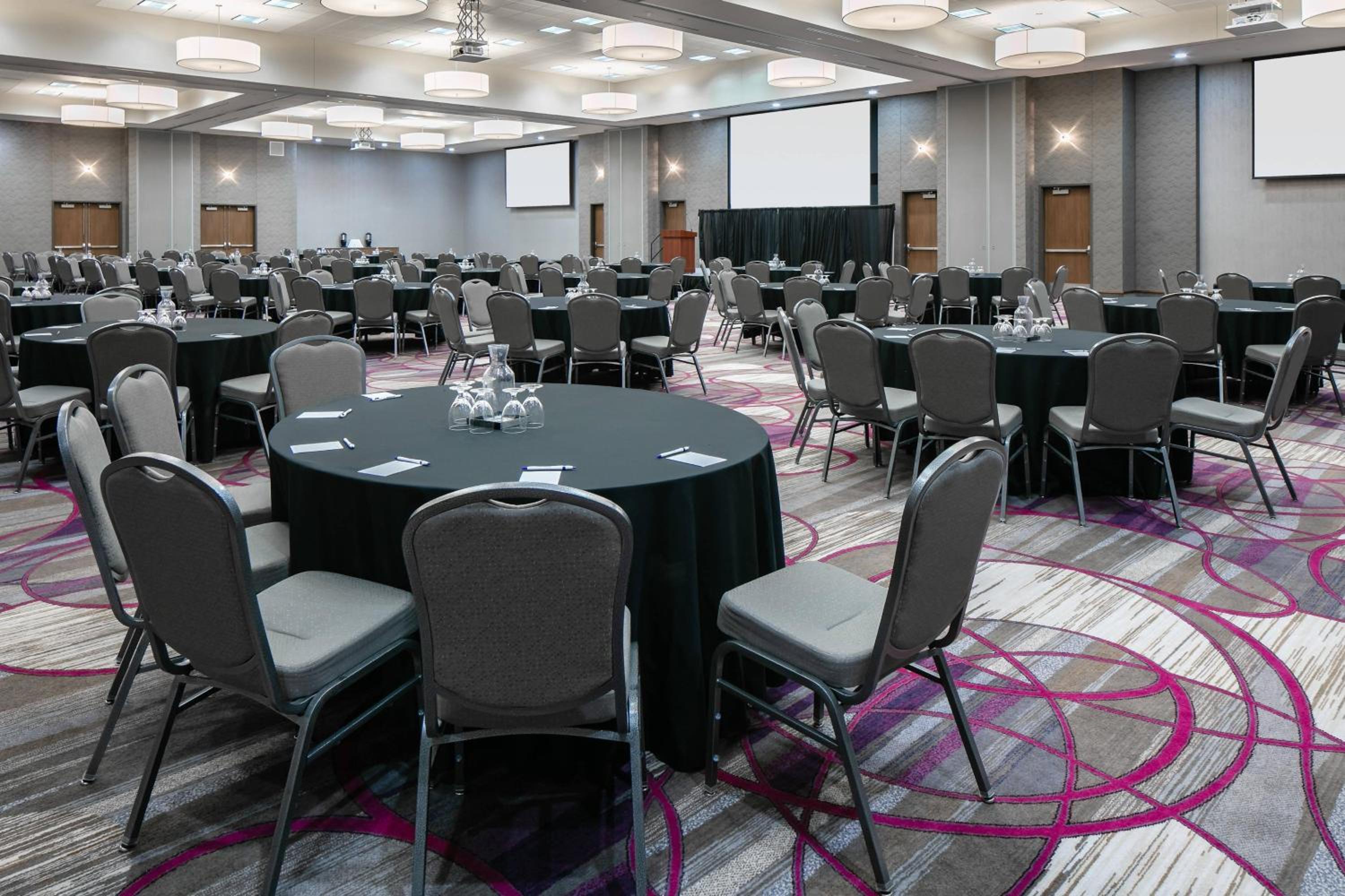 Courtyard by Marriott Omaha Bellevue at Beardmore Event Center - Property Image 19