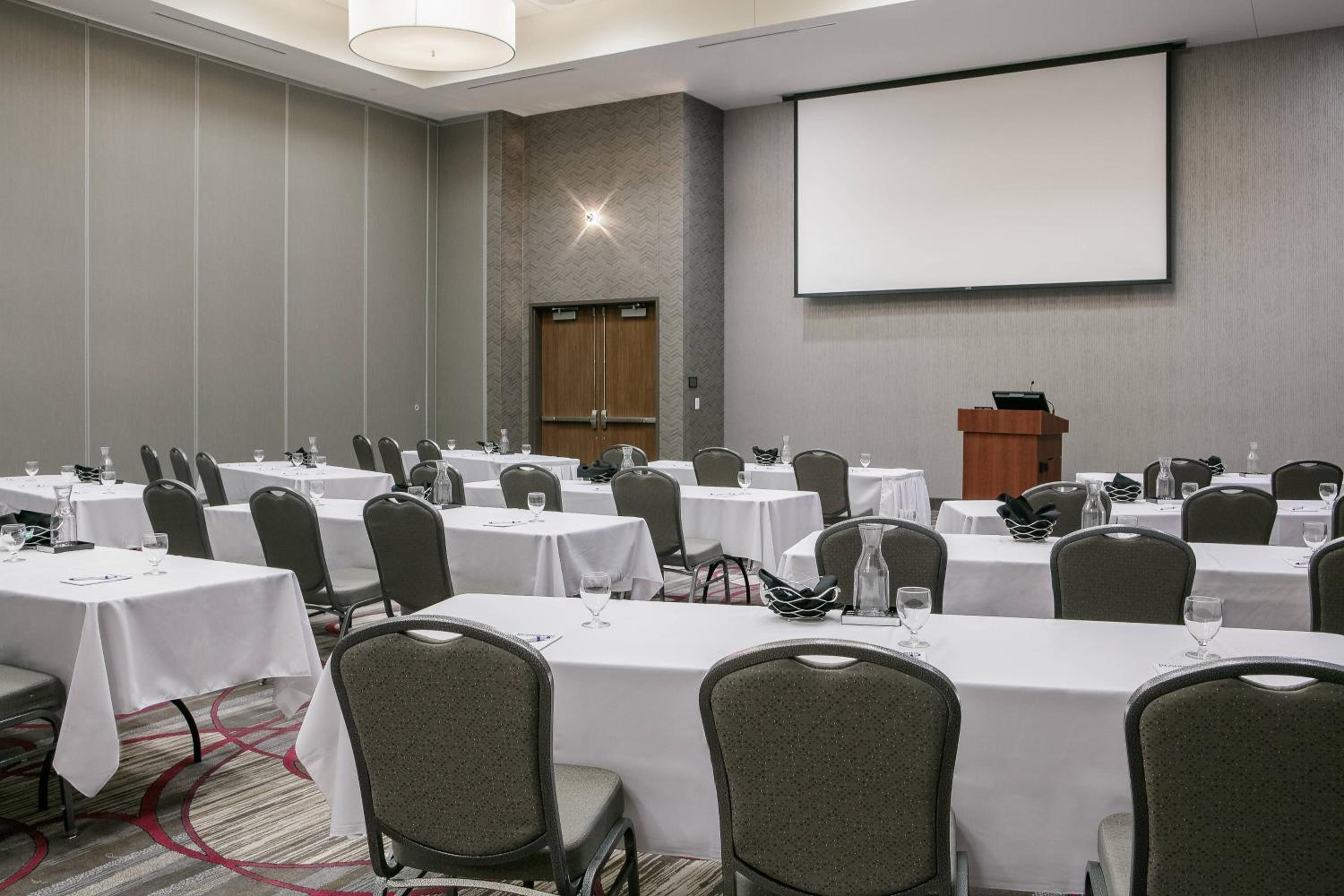 Courtyard by Marriott Omaha Bellevue at Beardmore Event Center - Property Image 22