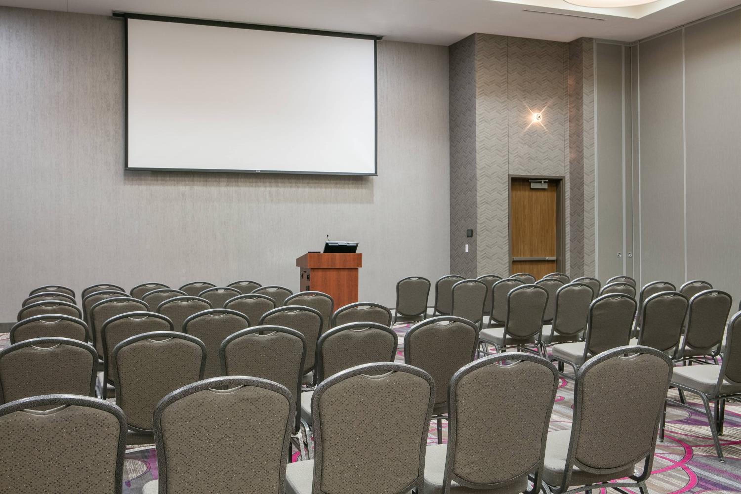 Courtyard by Marriott Omaha Bellevue at Beardmore Event Center - Property Image 21