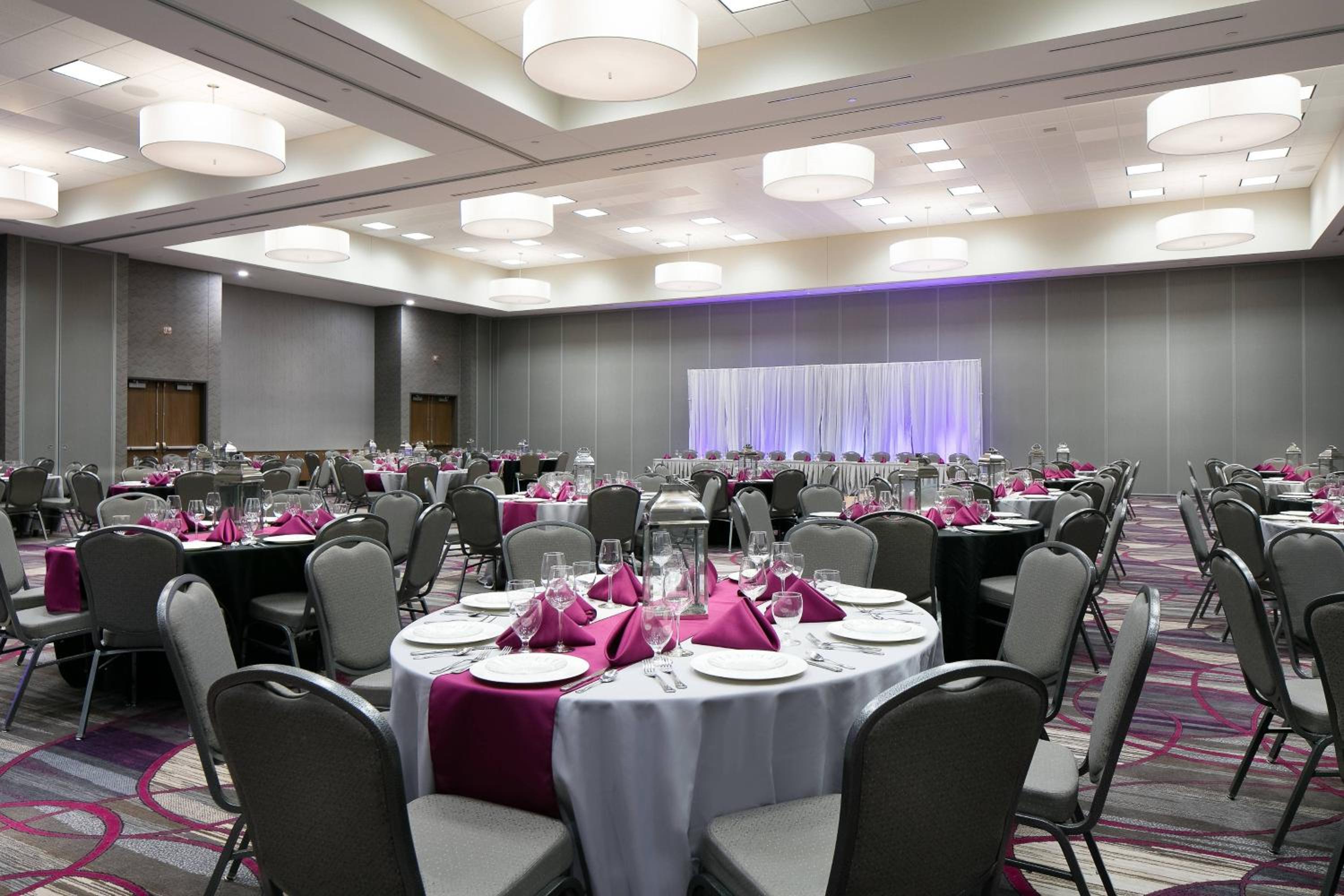 Courtyard by Marriott Omaha Bellevue at Beardmore Event Center - Property Image 24