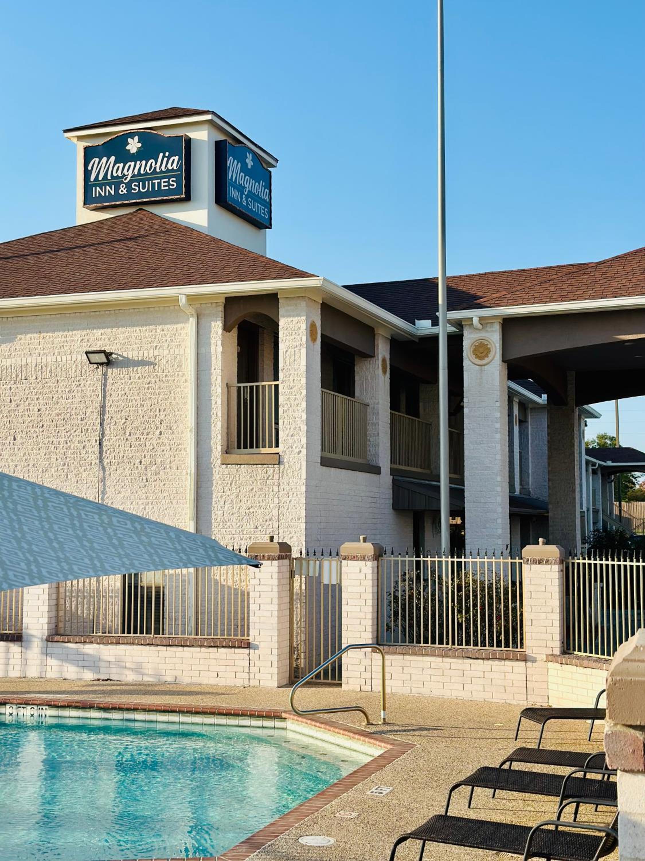 Magnolia Inn and Suites