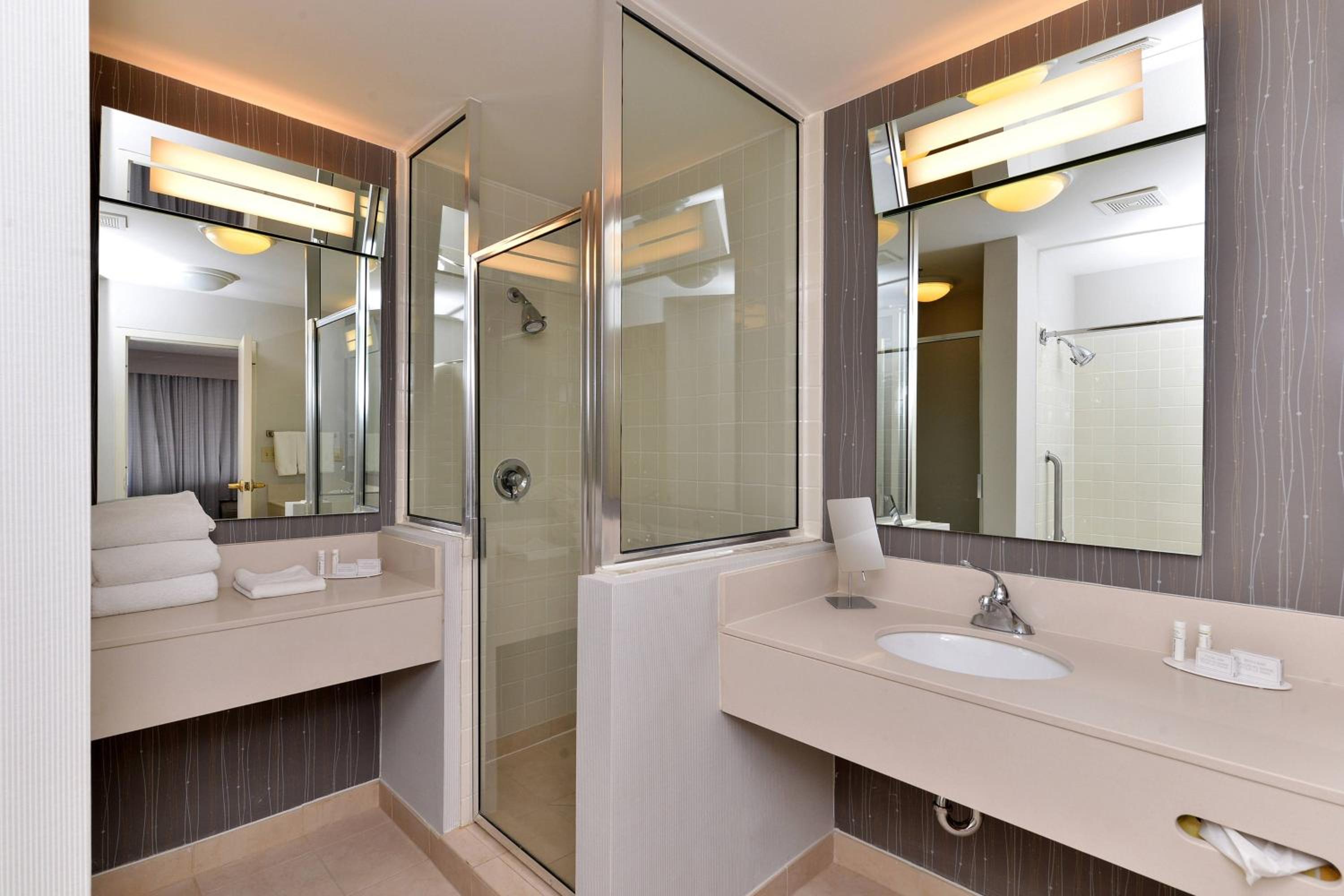 Nuevo Laredo Vacations - Courtyard Laredo - Property Image 3