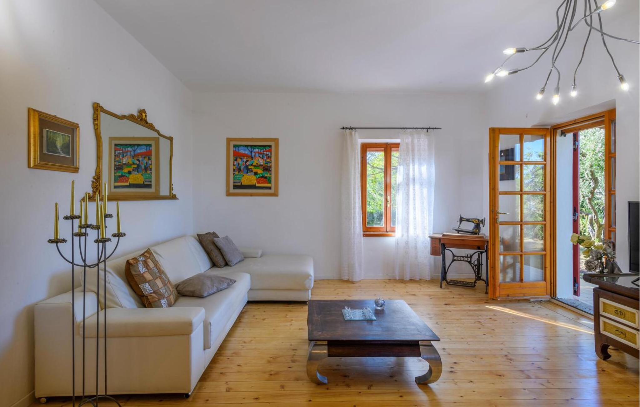 3 Bedroom Amazing Home In Montelabbate