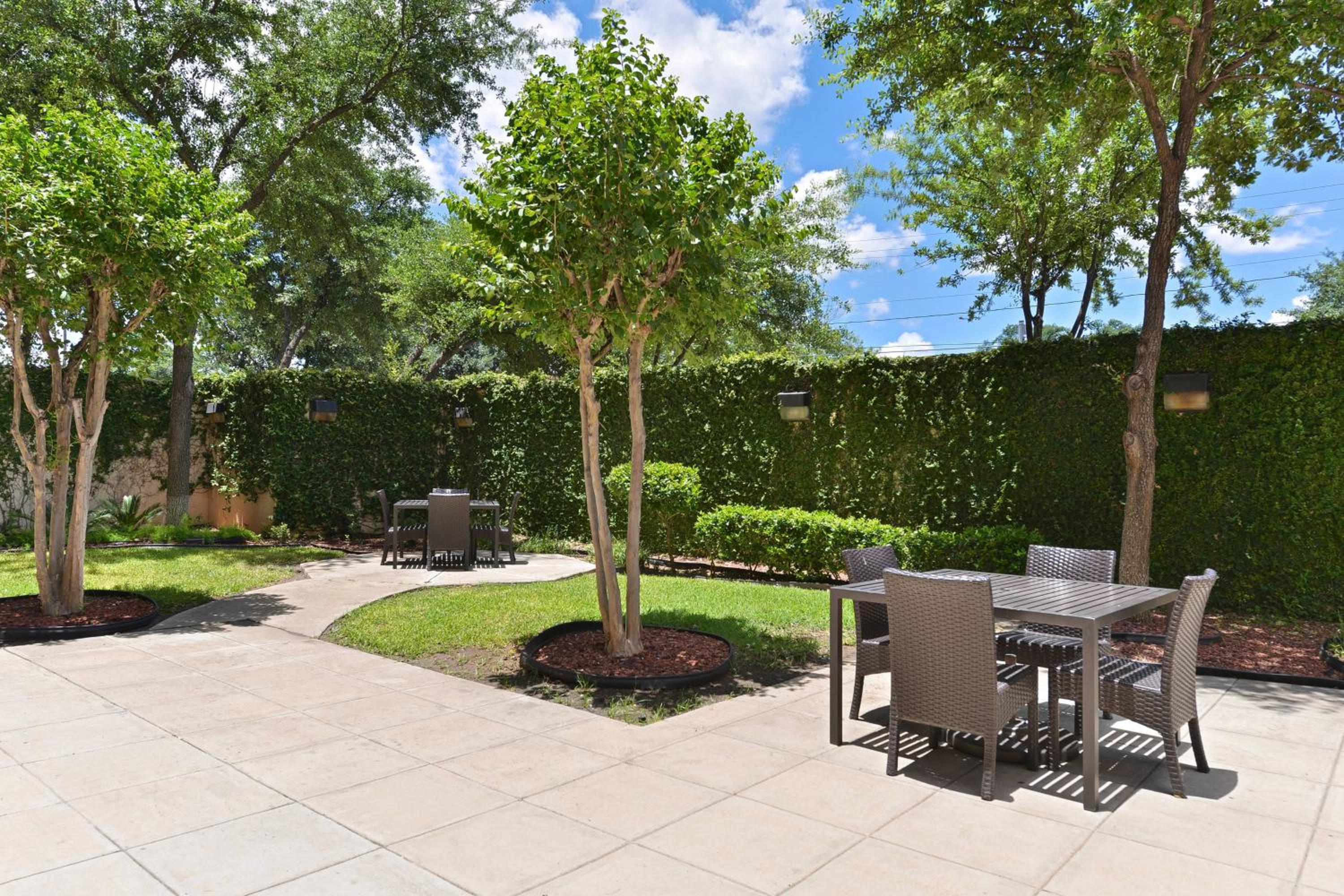 Laredo Vacations - Courtyard Laredo - Property Image 9