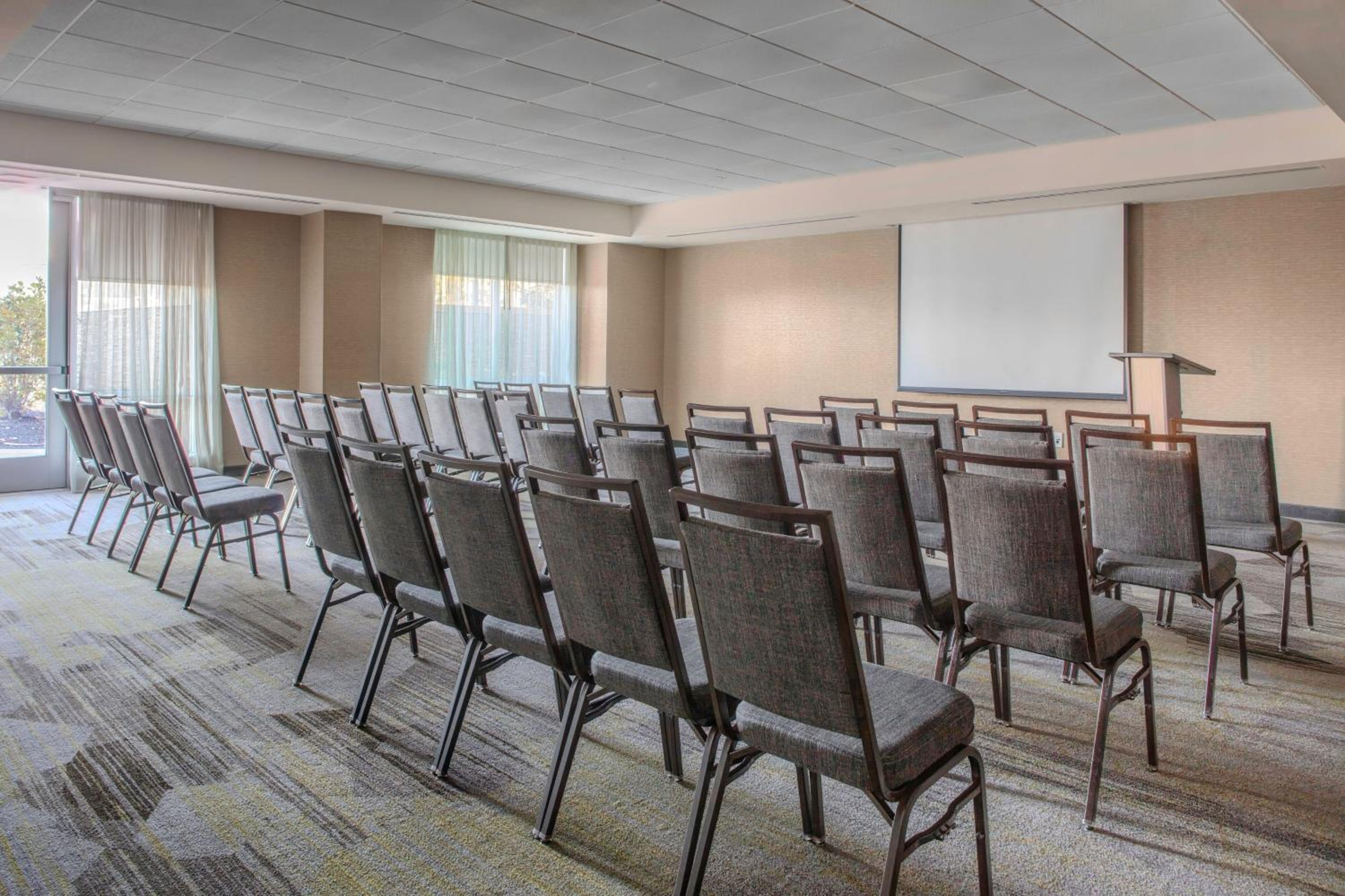 Courtyard by Marriott Yonkers Westchester County - Property Image 4