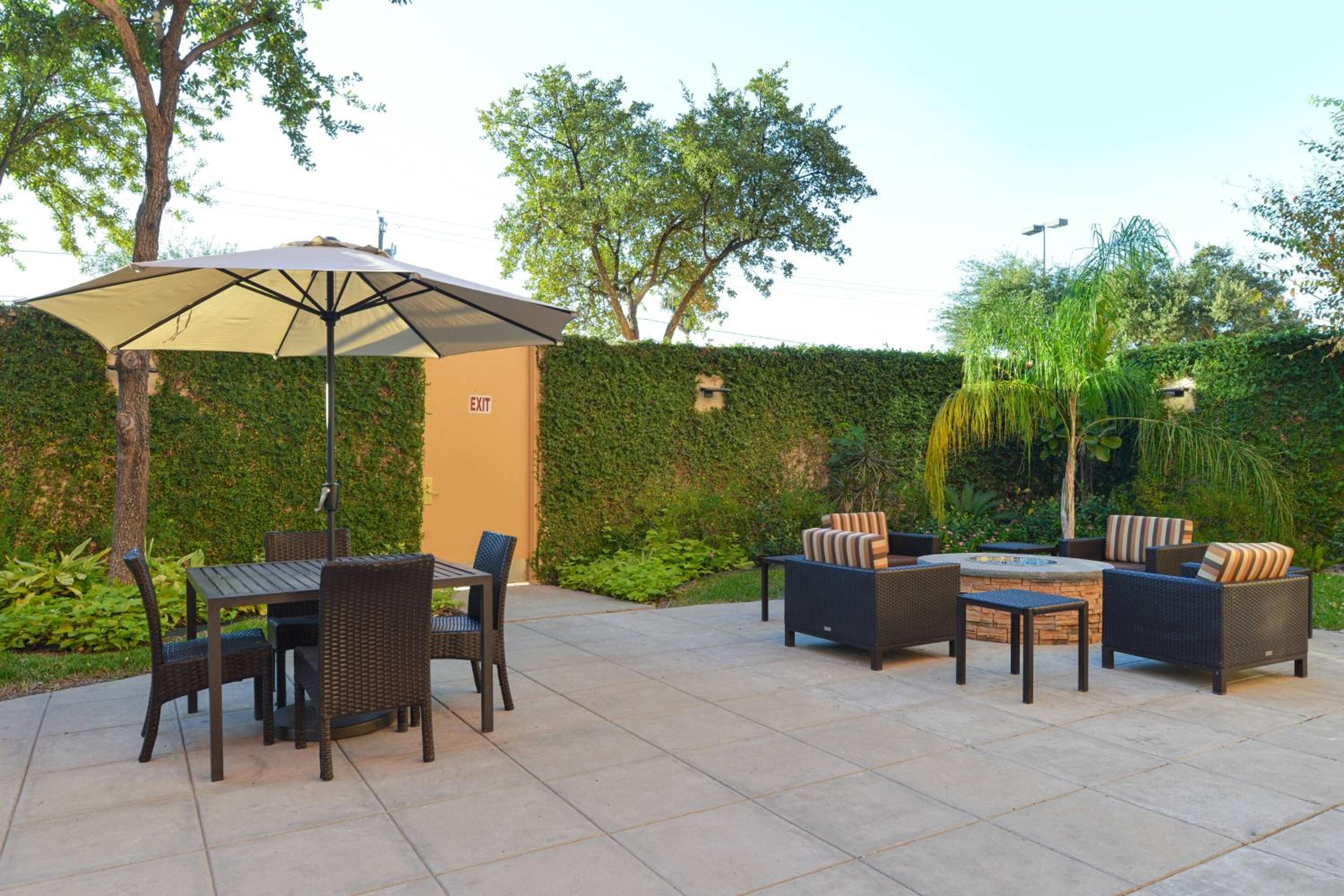 Laredo Vacations - Courtyard Laredo - Property Image 11