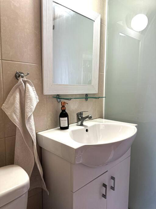 Sea View 1BR With Pool Access