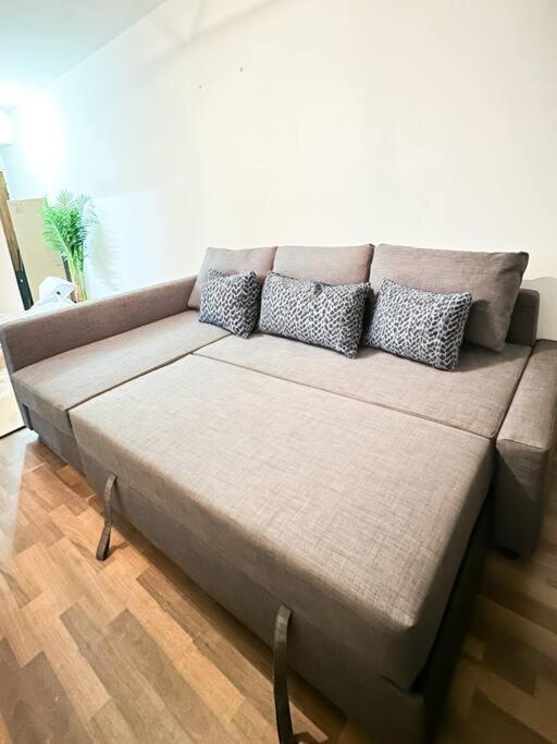 Sea View 1BR With Pool Access