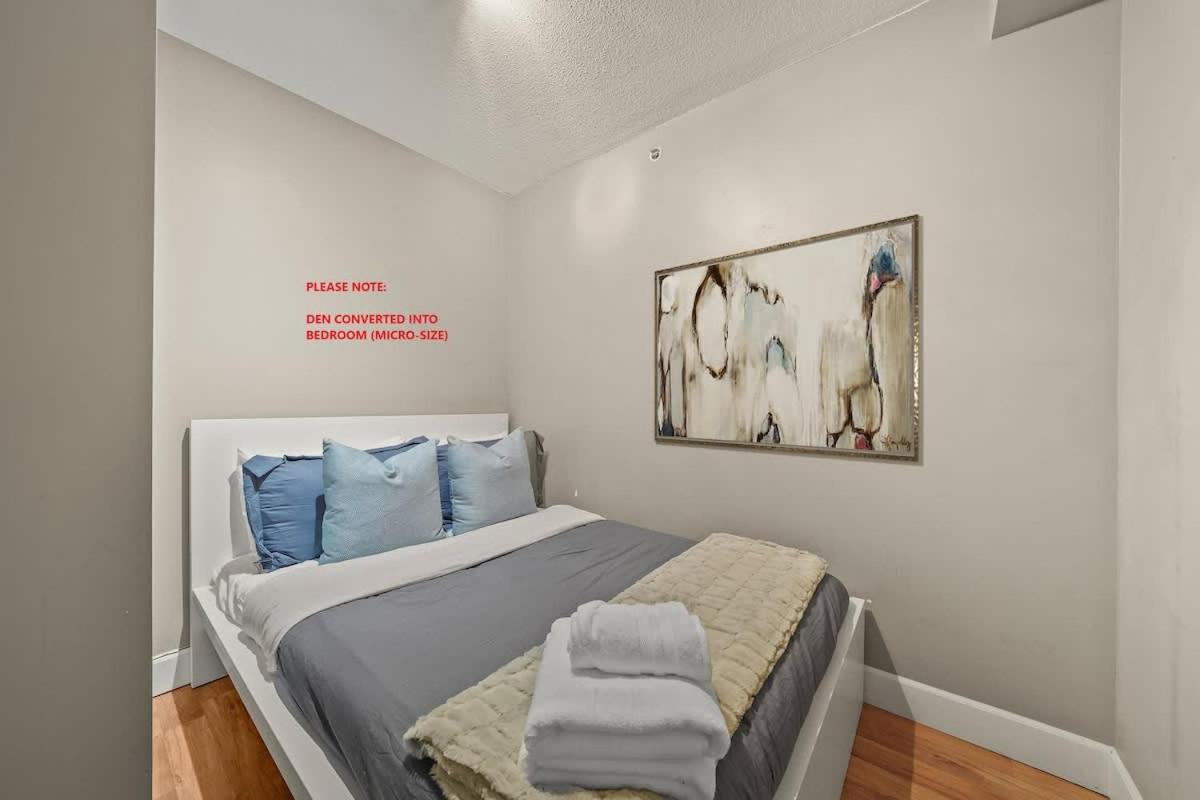 Premier Condo by Rogers Arena 3BR w Free Parking
