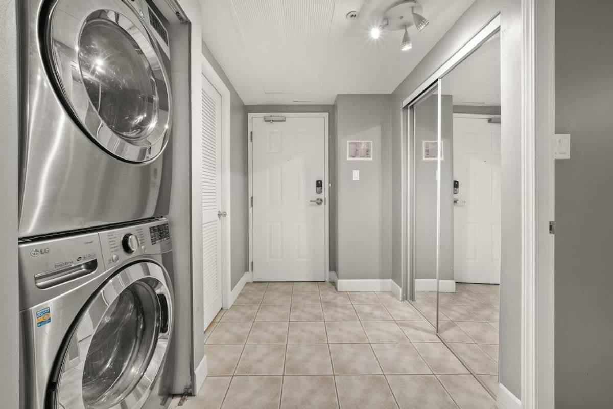 Premier Condo by Rogers Arena 3BR w Free Parking