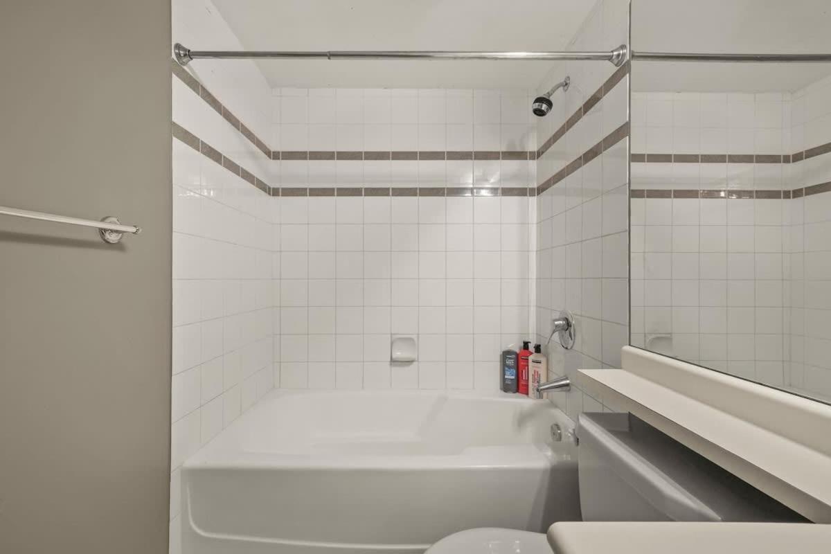 Premier Condo by Rogers Arena 3BR w Free Parking