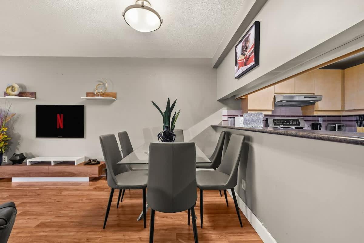 Premier Condo by Rogers Arena 3BR w Free Parking