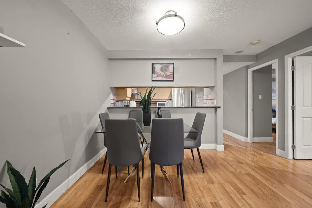 Premier Condo by Rogers Arena 3BR w Free Parking