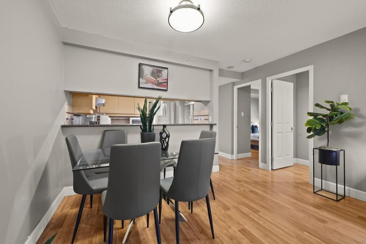 Premier Condo by Rogers Arena 3BR w Free Parking