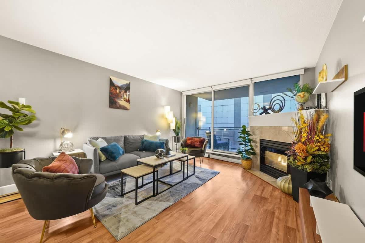 Premier Condo by Rogers Arena 3BR w Free Parking