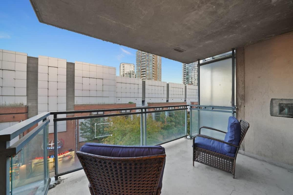 Premier Condo by Rogers Arena 3BR w Free Parking