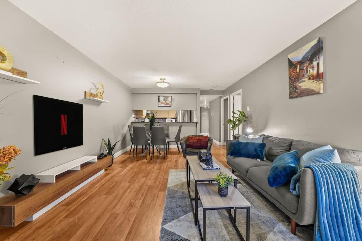 Premier Condo by Rogers Arena 3BR w Free Parking