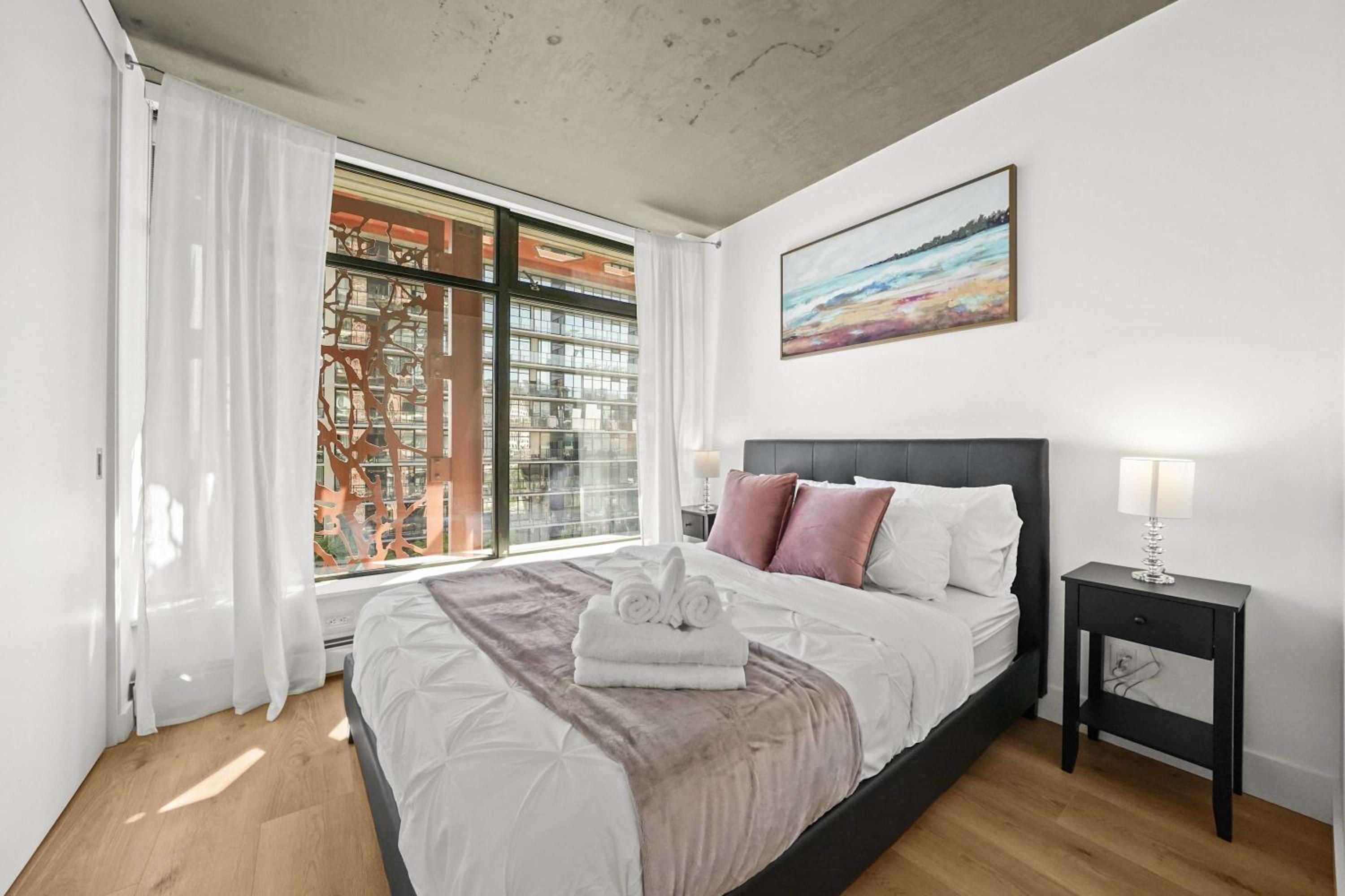 Tranquil Condo in Gastowns Vibrant Core