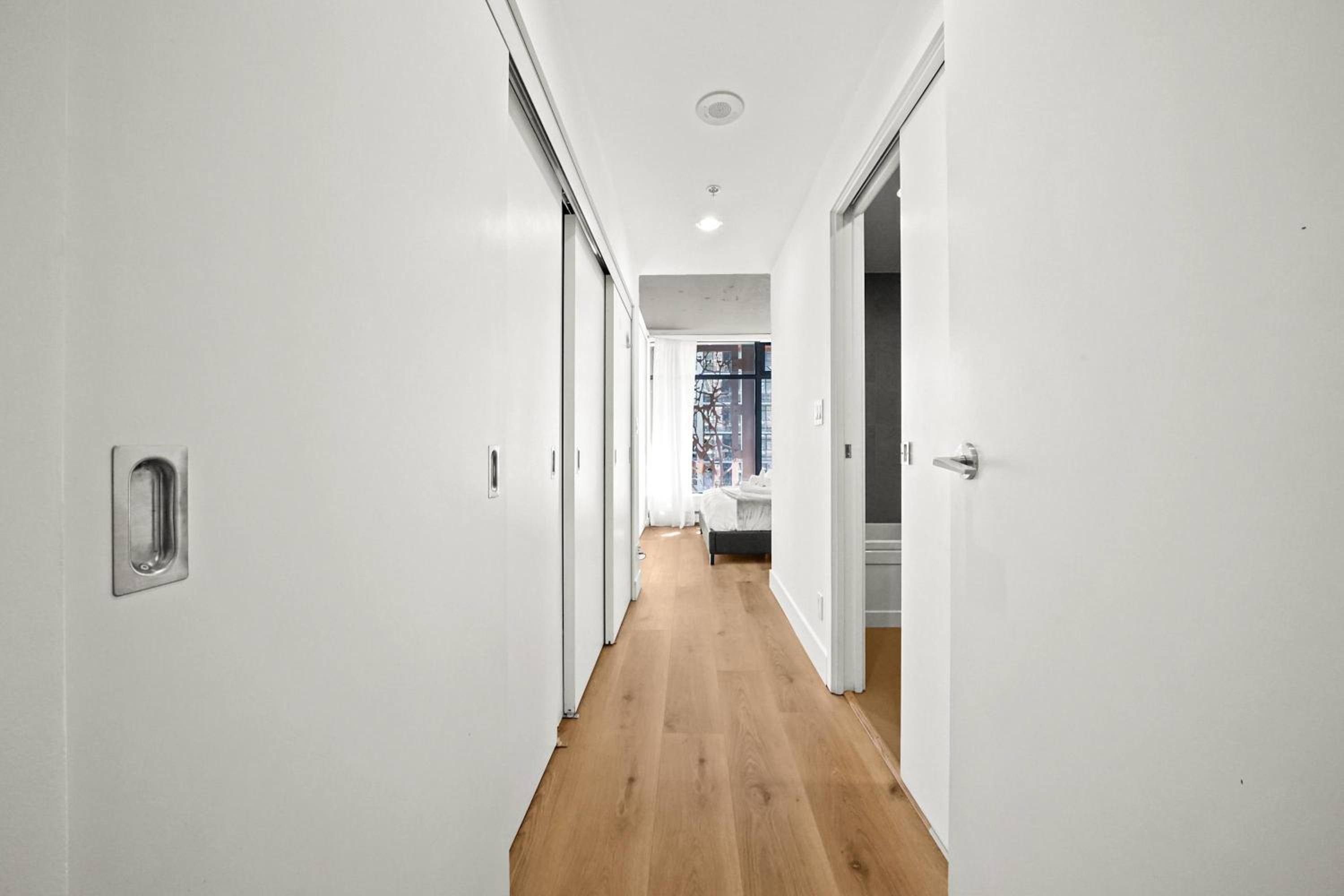 Tranquil Condo in Gastowns Vibrant Core