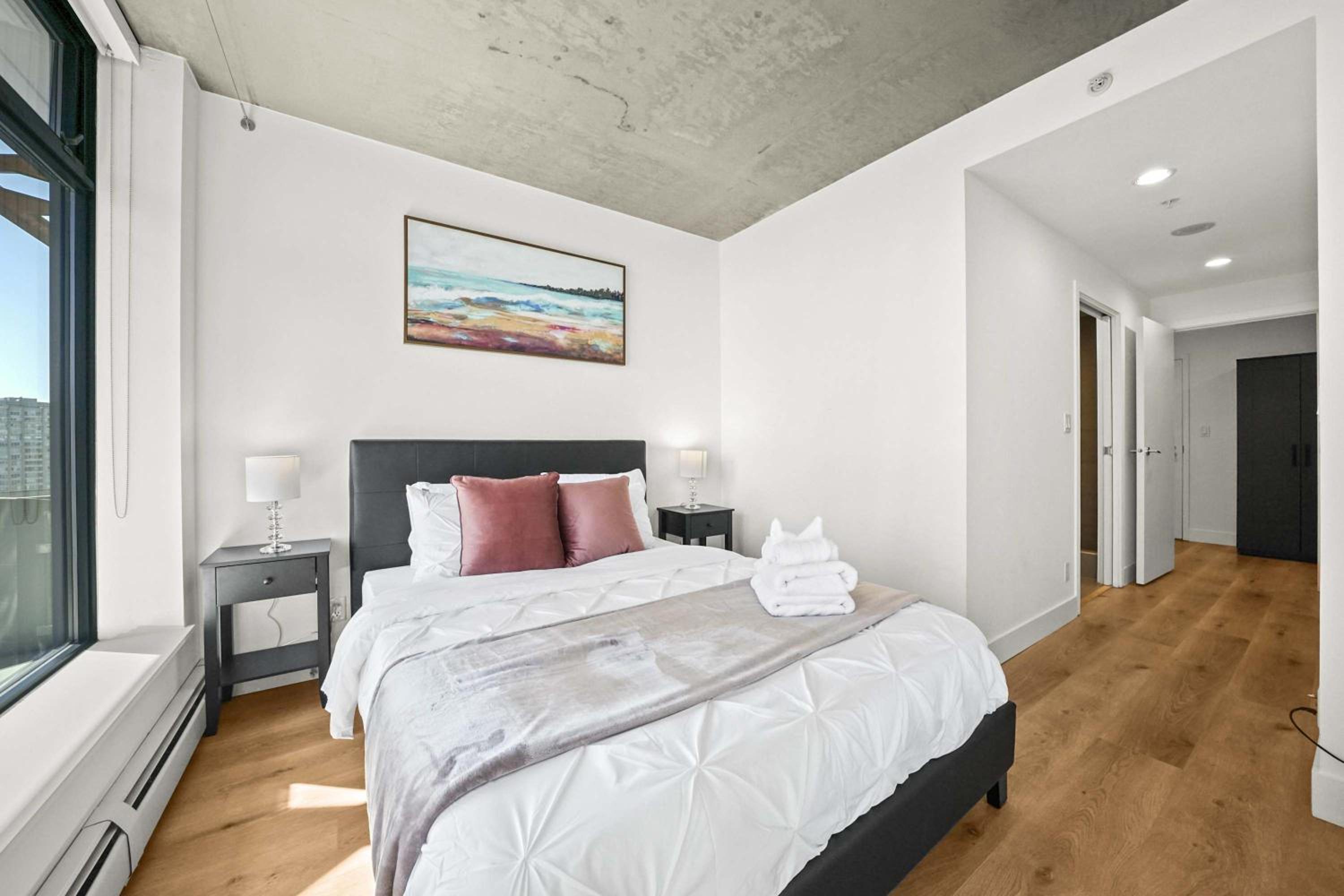 Tranquil Condo in Gastowns Vibrant Core