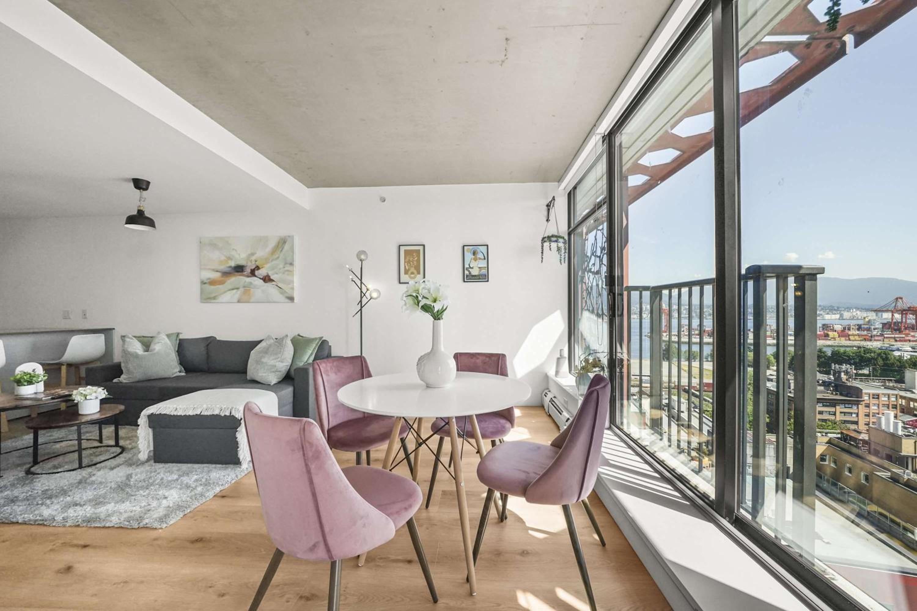 Tranquil Condo in Gastowns Vibrant Core
