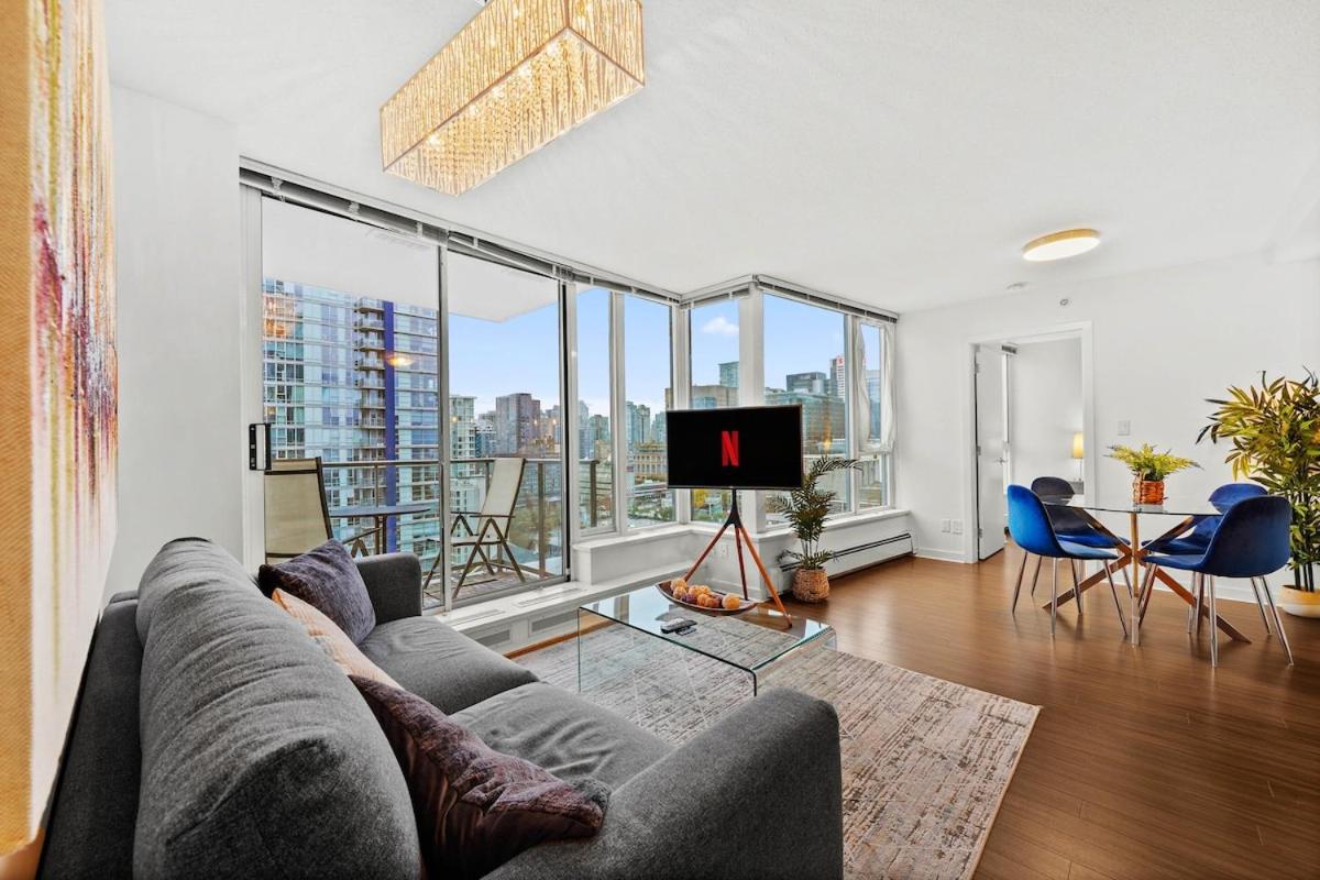 Modern 2-BR Condo by Stadium DT w Free Parking