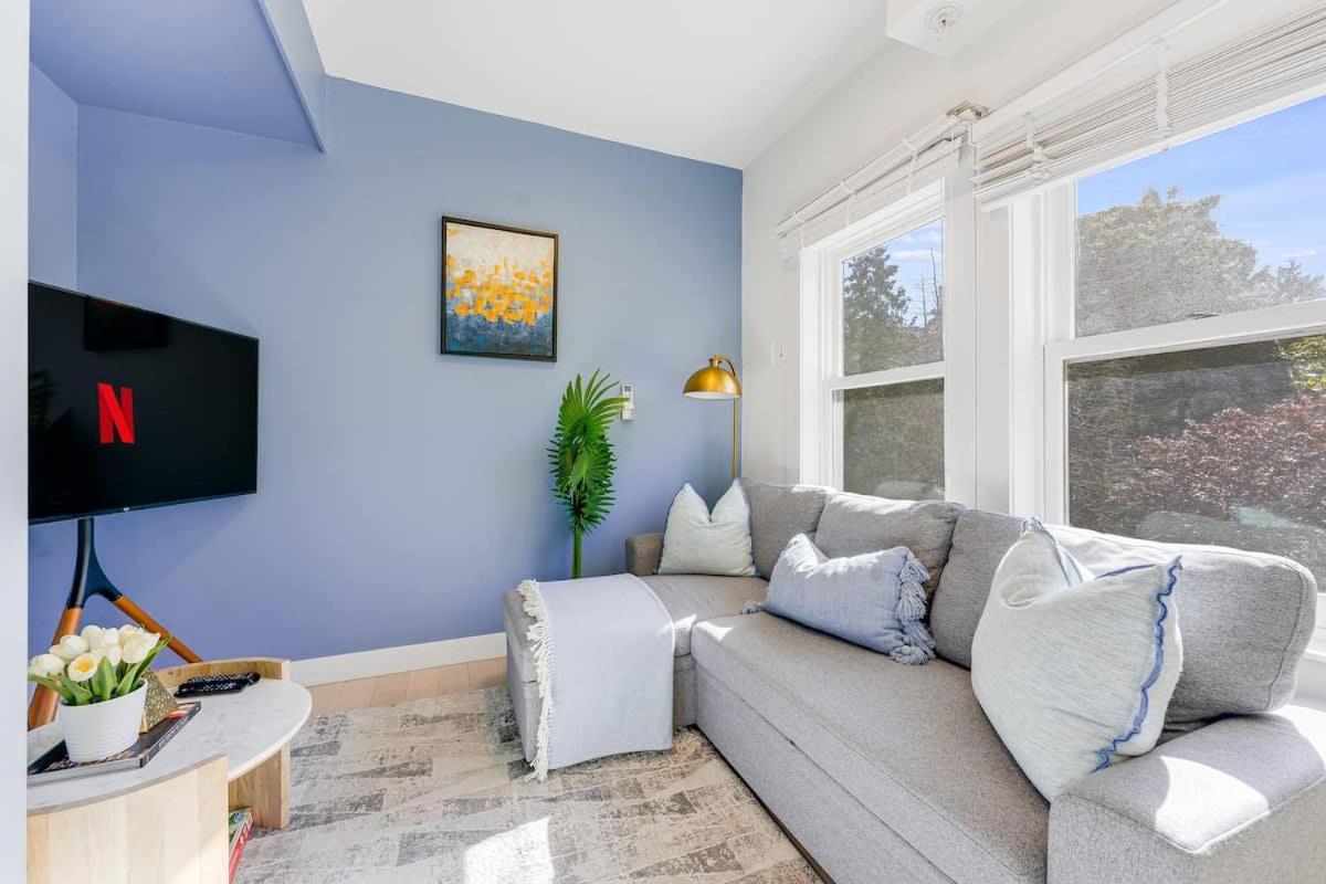 Trendy Condo in West End Downtown w Free Parking
