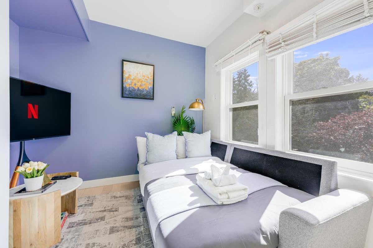 Trendy Condo in West End Downtown w Free Parking