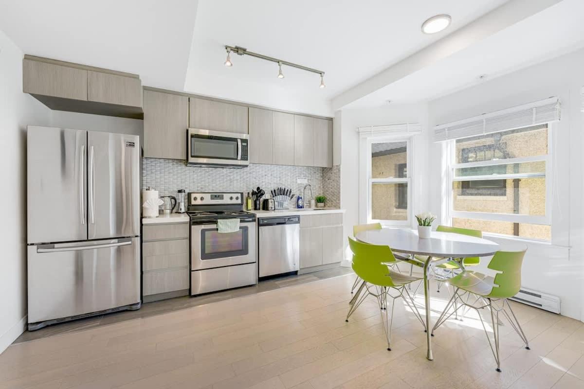 Trendy Condo in West End Downtown w Free Parking