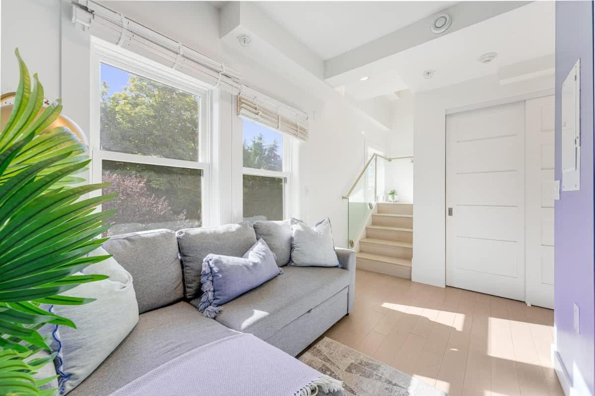 Trendy Condo in West End Downtown w Free Parking