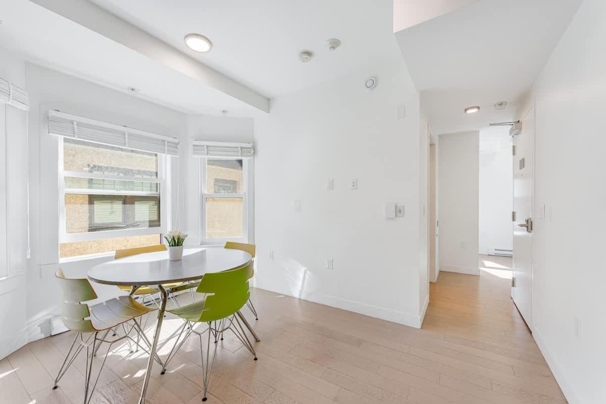 Trendy Condo in West End Downtown w Free Parking