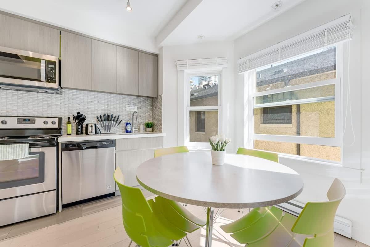 Trendy Condo in West End Downtown w Free Parking