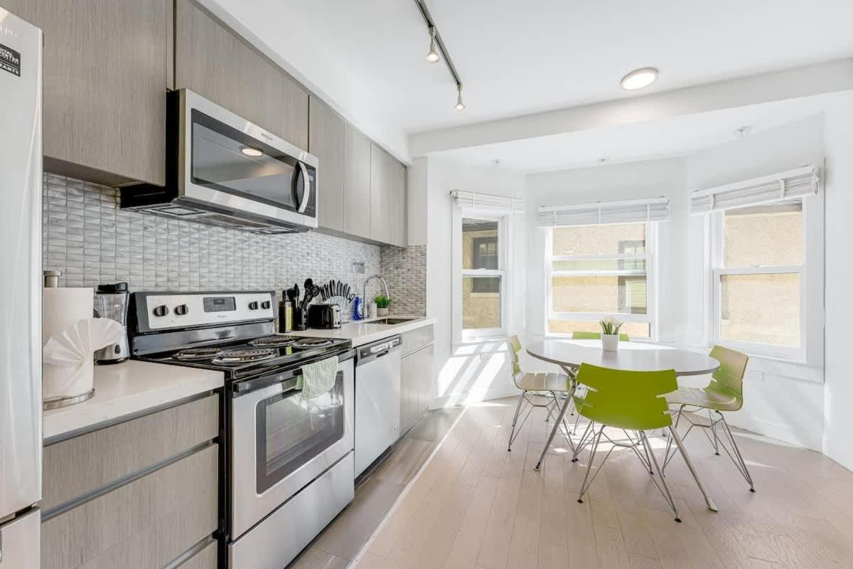Trendy Condo in West End Downtown w Free Parking