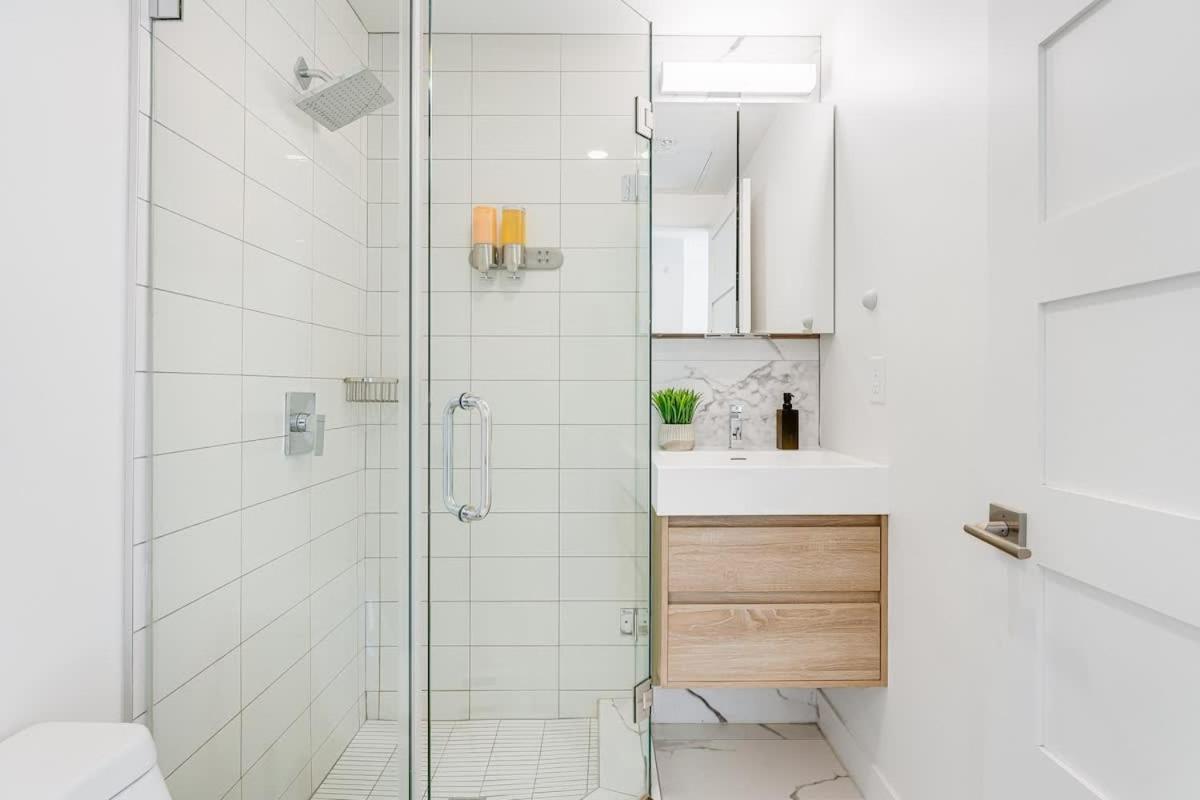 Trendy Condo in West End Downtown w Free Parking