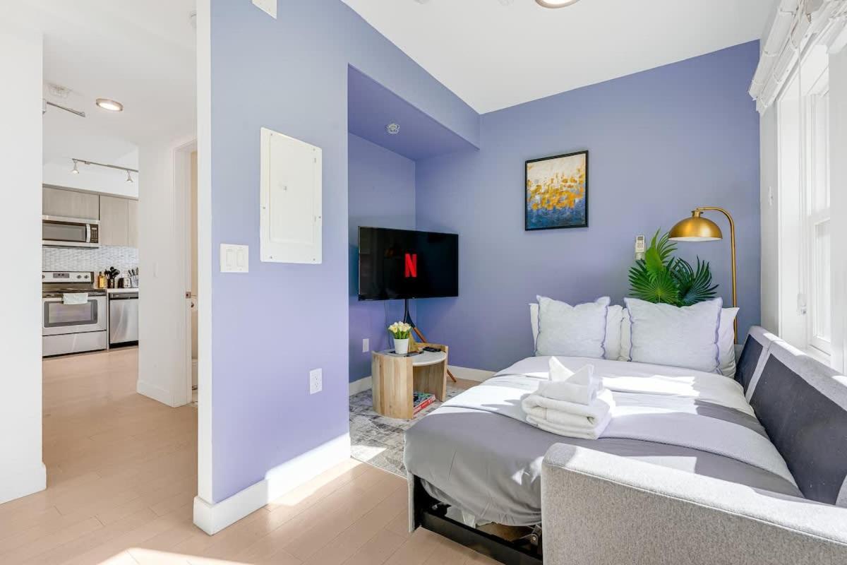Trendy Condo in West End Downtown w Free Parking