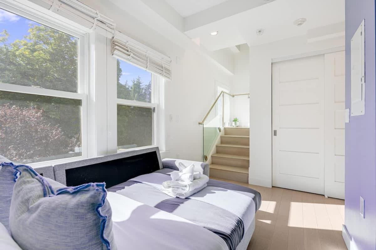 Trendy Condo in West End Downtown w Free Parking