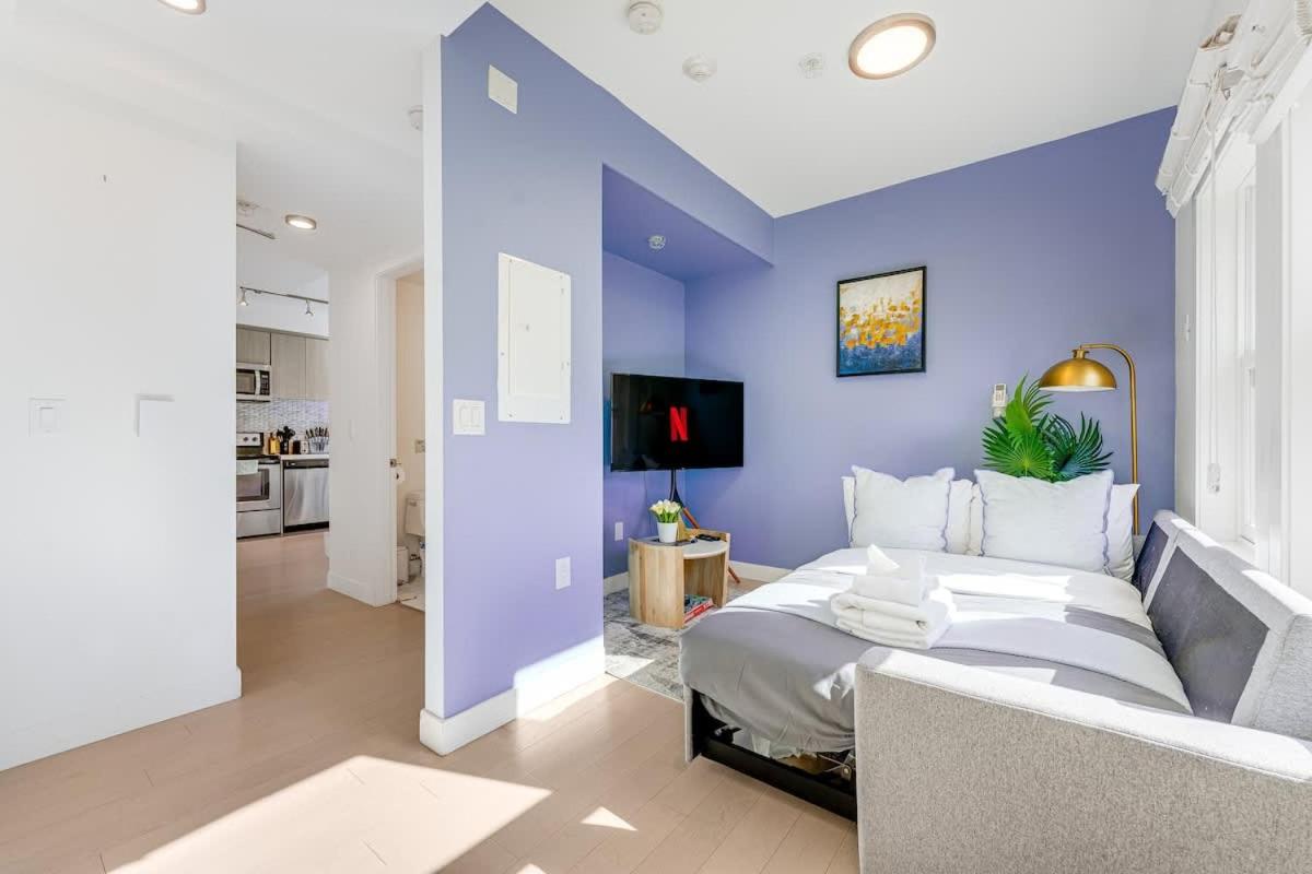Trendy Condo in West End Downtown w Free Parking