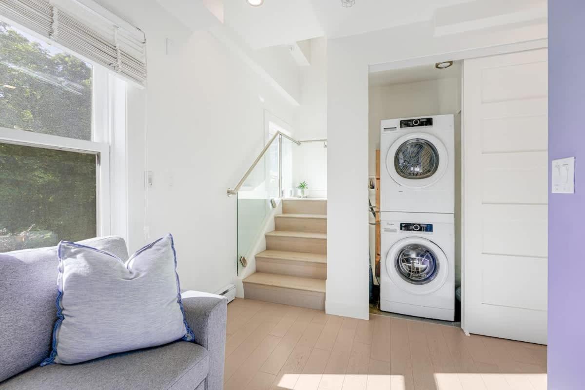 Trendy Condo in West End Downtown w Free Parking