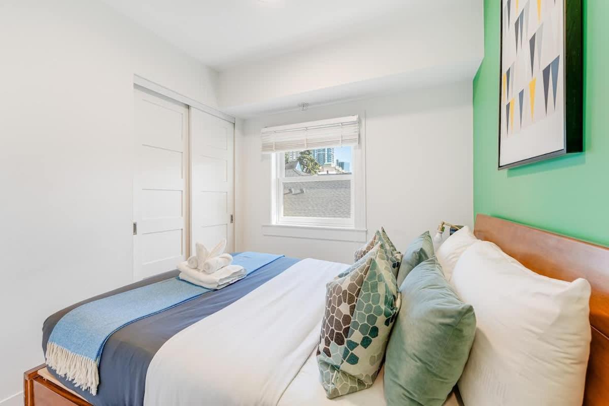 Trendy Condo in West End Downtown w Free Parking