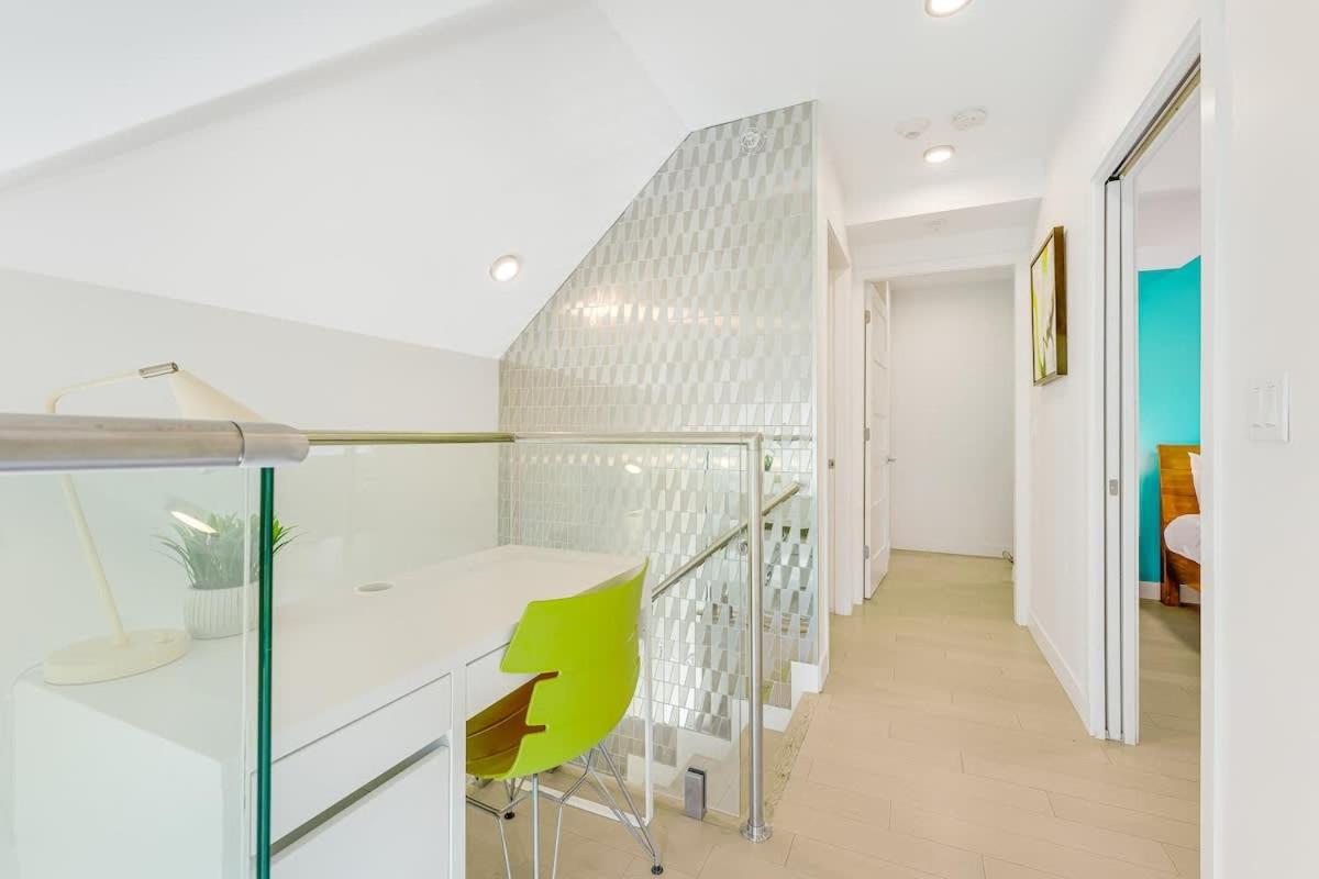 Trendy Condo in West End Downtown w Free Parking