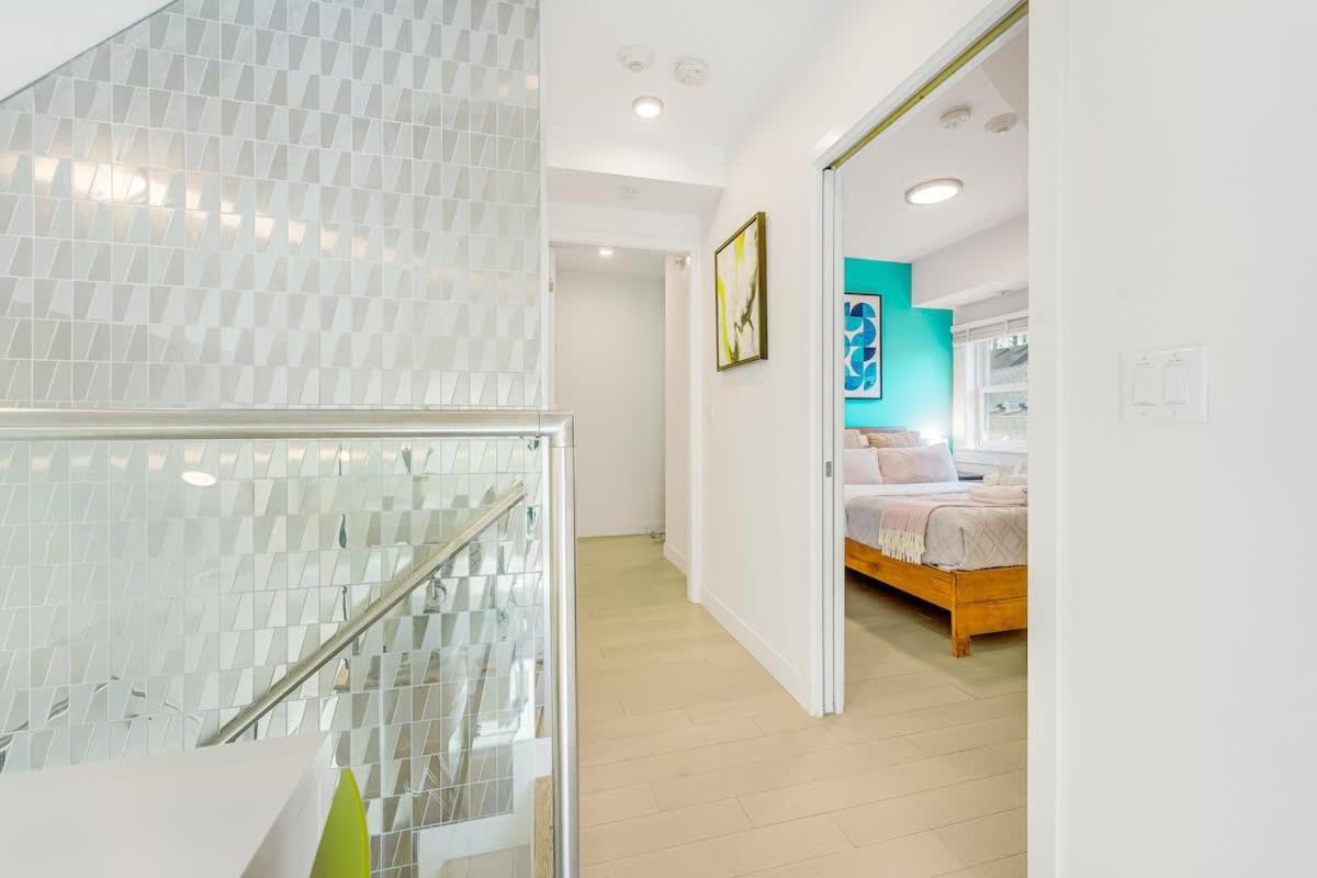 Trendy Condo in West End Downtown w Free Parking
