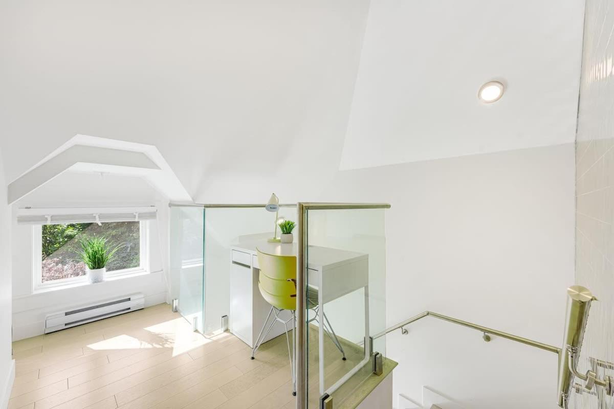 Trendy Condo in West End Downtown w Free Parking