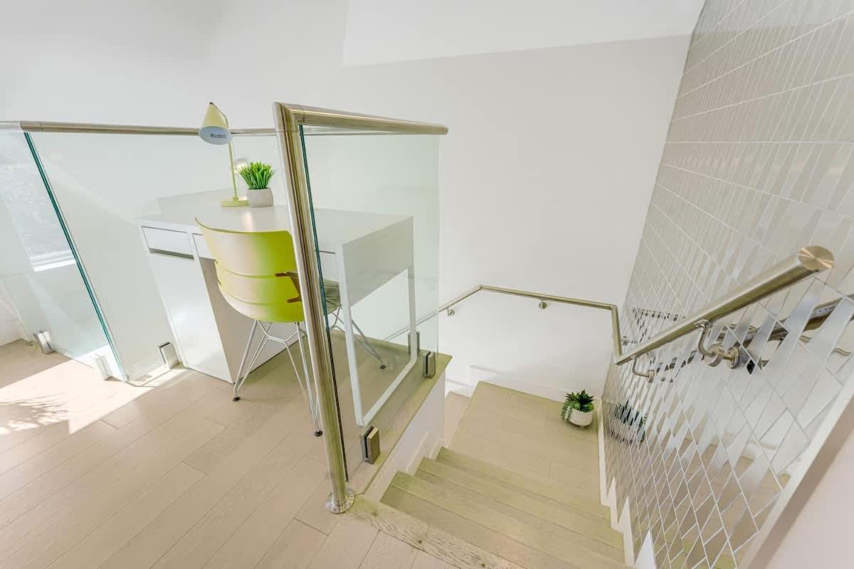 Trendy Condo in West End Downtown w Free Parking